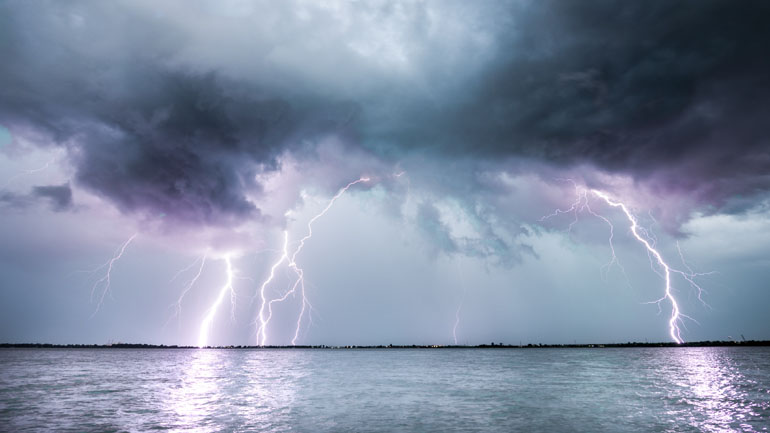 Τραγωδία στη Ρόδο: Τουρίστας έχασε τη ζωή του από κεραυνό